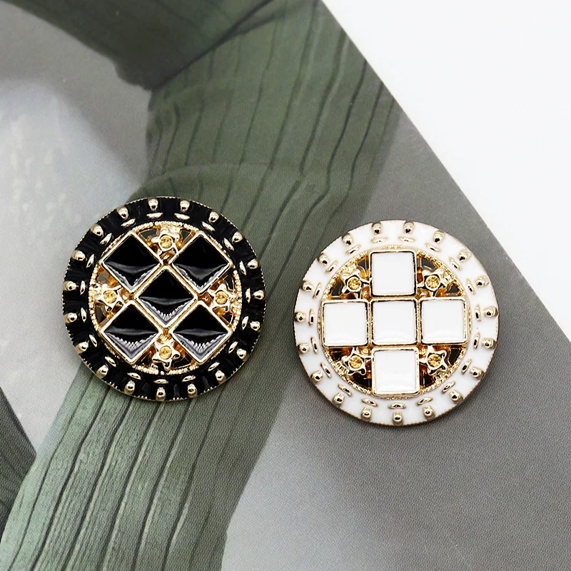 50Pcs Round Metal Button with Cross Hollow-out Design, Suitable for Women's Coarse Woolen Coat Sewing Accessories Wholesale
50Pcs Round Metal Button with Cross Hollow-out Design, Suitable for Women's Coarse Woolen Coat Sewing Accessories Wholesale
