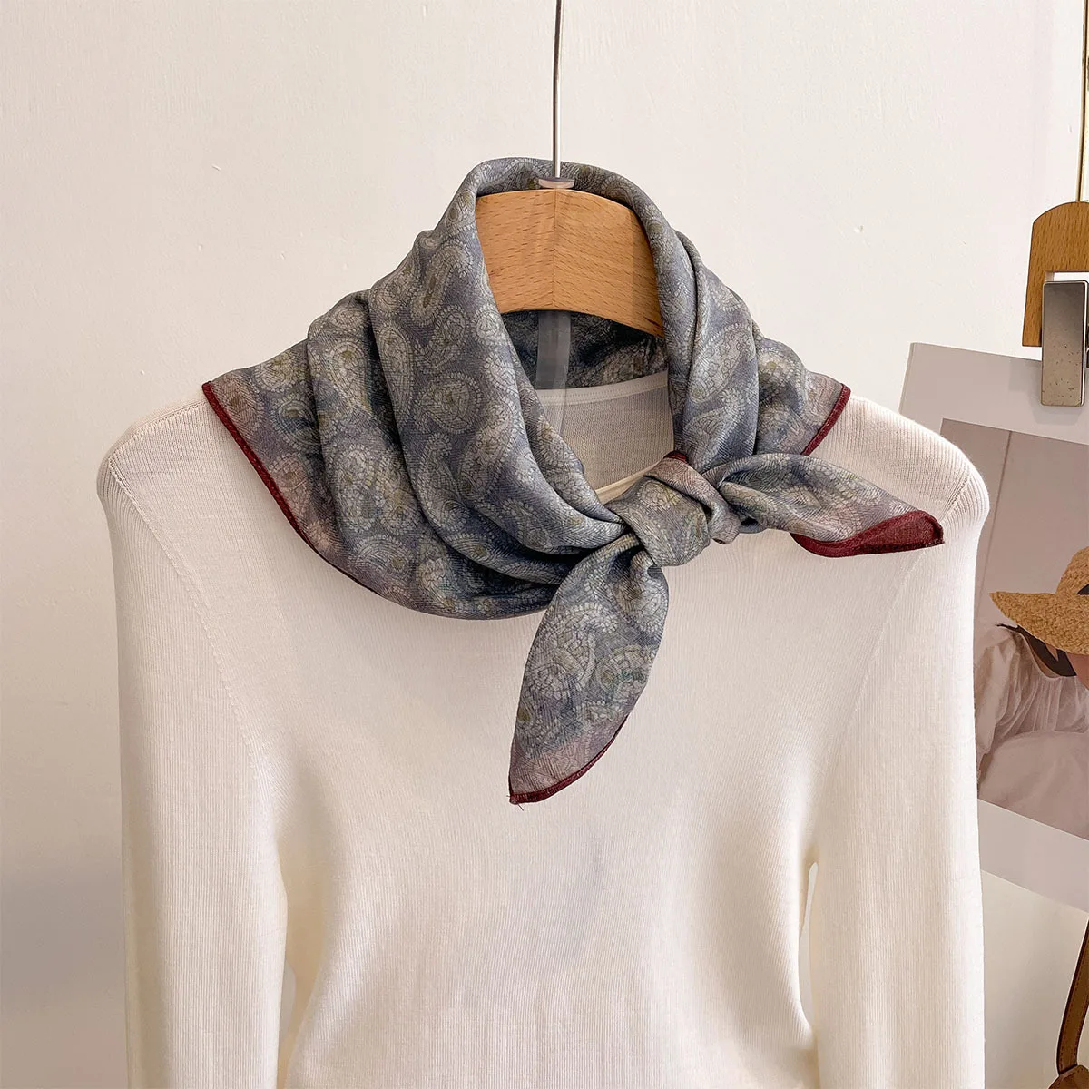 Wraps Silk Square Scarf Hijab Headscarf Luxury Handkerchief Headband Shawl Foulards Femme Ribbon Bandana Neckerchief
Wraps Silk Square Scarf Hijab Headscarf Luxury Handkerchief Headband Shawl Foulards Femme Ribbon Bandana Neckerchief