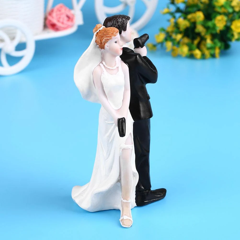 Wedding Cake Bride Hug Groom Resin Figurine Decoration Romantic Resin Figures For Wedding Funny Design for Party Celebrations
Wedding Cake Bride Hug Groom Resin Figurine Decoration Romantic Resin Figures For Wedding Funny Design for Party Celebrations