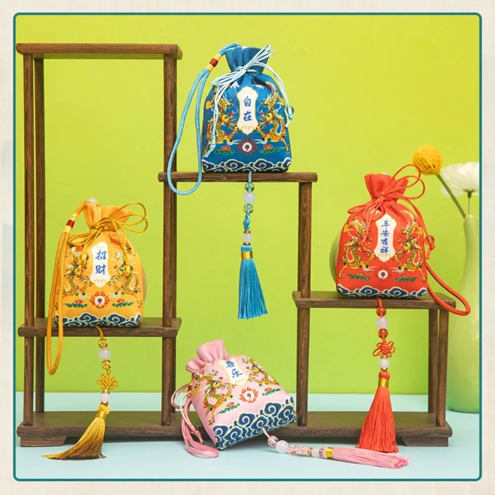 New Year Lucky Bag Dragon Year Cloth Sachet Printing Bundle Pocket for Filled Fragrant Herbs Chinese Style Sachet
New Year Lucky Bag Dragon Year Cloth Sachet Printing Bundle Pocket for Filled Fragrant Herbs Chinese Style Sachet