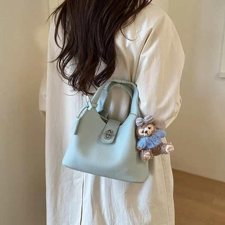 Luxury Crossbody Messenger Diaper Bag: Elegant Women's Handbag With Vintage Designer Style And Large Capacity For Tote
Luxury Crossbody Messenger Diaper Bag: Elegant Women's Handbag With Vintage Designer Style And Large Capacity For Tote
