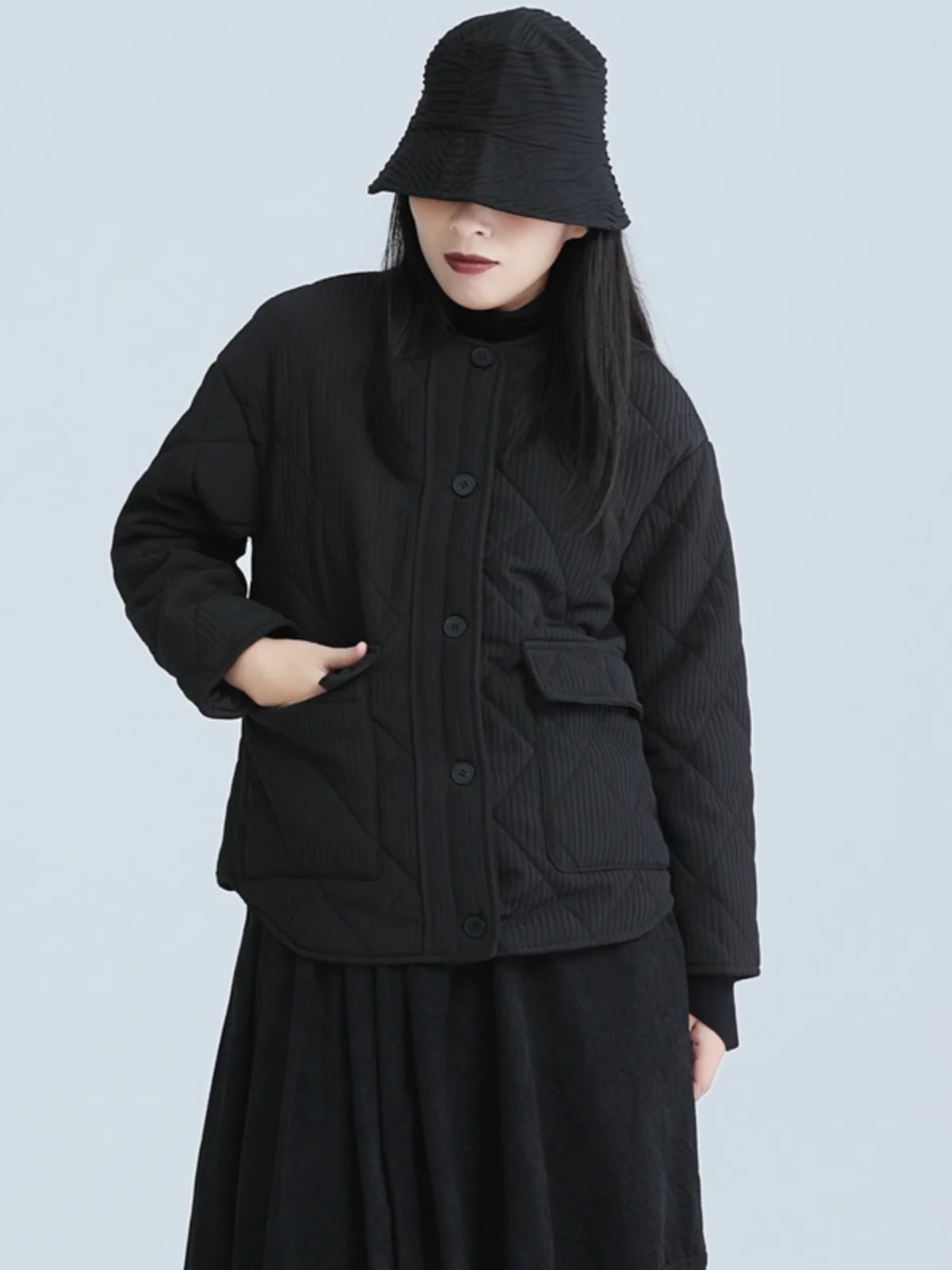 Женская хлопковая куртка свободного кроя Street Sle в вертикальную полоску, круглый стеганый дизайн, повседневная верхняя одежда k Sle, осень-зима
Женская хлопковая куртка свободного кроя Street Sle в вертикальную полоску, круглый стеганый дизайн, повседневная верхняя одежда k Sle, осень-зима