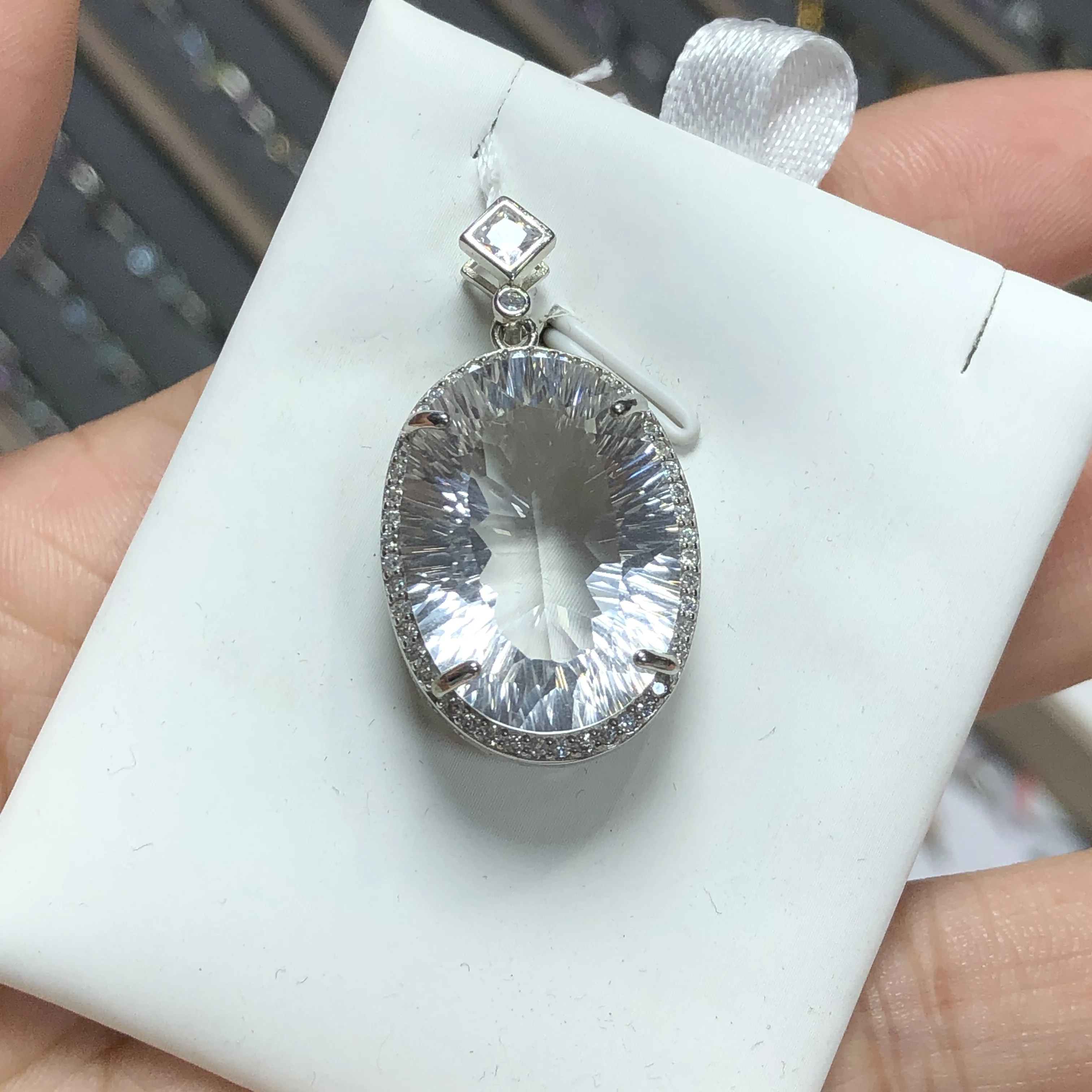 1 Pc Natural Rock Quartz Pendant 16x22MM Faceted Oval Shape 925 Sterling Silver Reiki Healing Stone Jewelry Gift For Women
1 Pc Natural Rock Quartz Pendant 16x22MM Faceted Oval Shape 925 Sterling Silver Reiki Healing Stone Jewelry Gift For Women