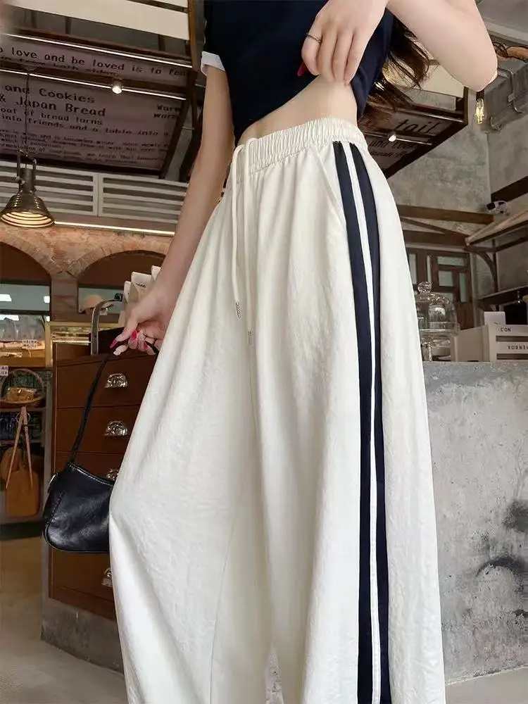plus Size White Striped Sports Pants Women's Spring Autumn Fatter 300 Pounds High Waist Slim Straight Leg Trousers
plus Size White Striped Sports Pants Women's Spring Autumn Fatter 300 Pounds High Waist Slim Straight Leg Trousers