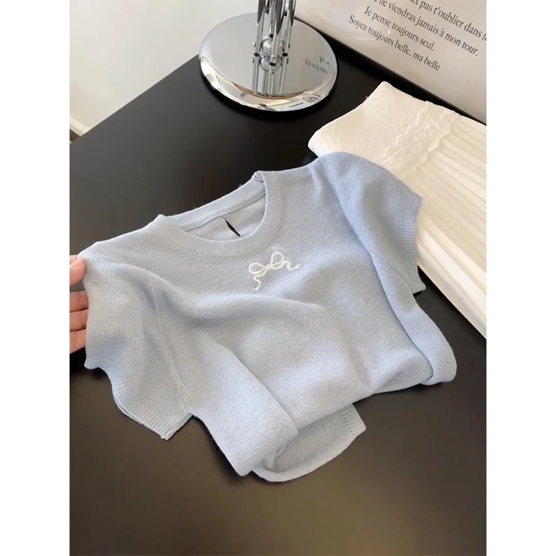 Тонкая трикотажная футболка с синим узлом и вышивкой, женская летняя новая футболка с короткими рукавами, маленький топ irt
Тонкая трикотажная футболка с синим узлом и вышивкой, женская летняя новая футболка с короткими рукавами, маленький топ irt