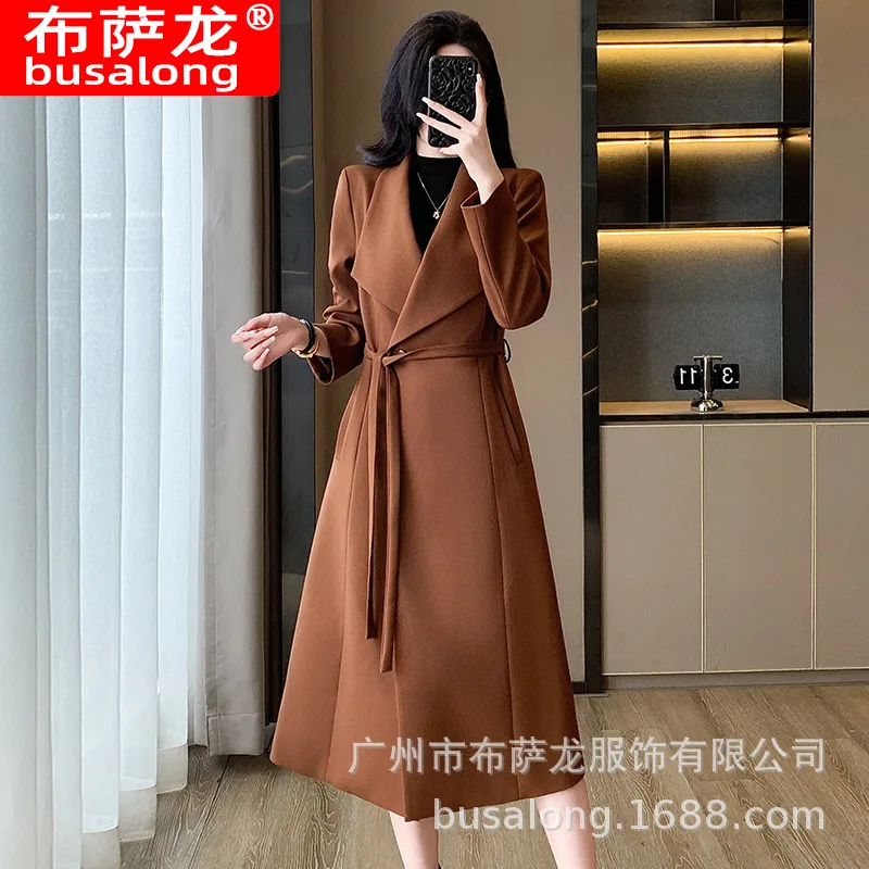 2025Осенне-зимний новый стильный плащ для женщин, европейский стиль, популярное высококачественное элегантное модное пальто средней длины, официальная одежда
2025Осенне-зимний новый стильный плащ для женщин, европейский стиль, популярное высококачественное элегантное модное пальто средней длины, официальная одежда