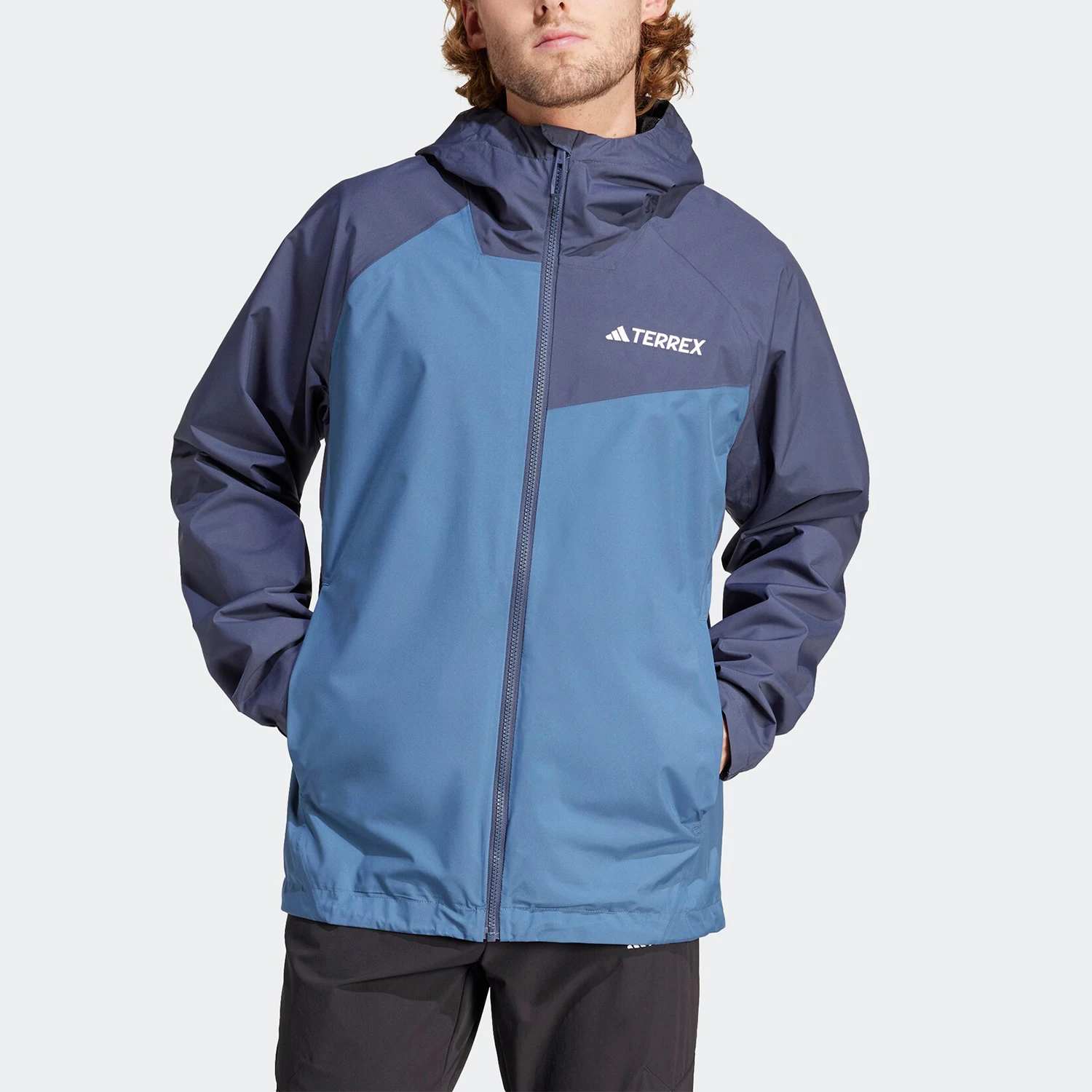 Мужская уличная куртка Adidas Genuine MULTI 2L RAIN J IP1431
Мужская уличная куртка Adidas Genuine MULTI 2L RAIN J IP1431