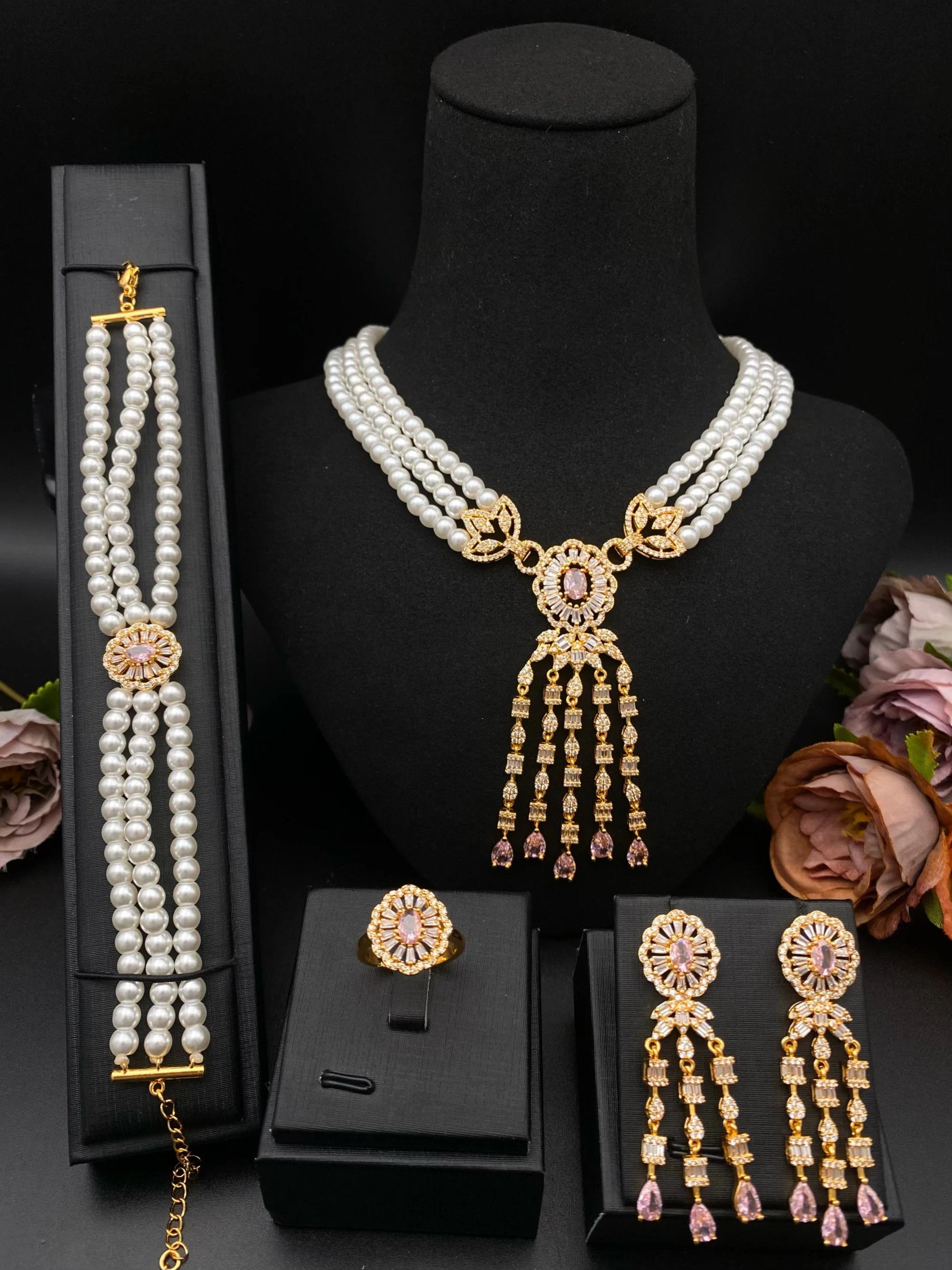 Falair Light Luxury Pearl Zircon Women Wedding Jewelry Set Party Gold Plated Copper Bracelet Ring Necklace Earrings
Falair Light Luxury Pearl Zircon Women Wedding Jewelry Set Party Gold Plated Copper Bracelet Ring Necklace Earrings