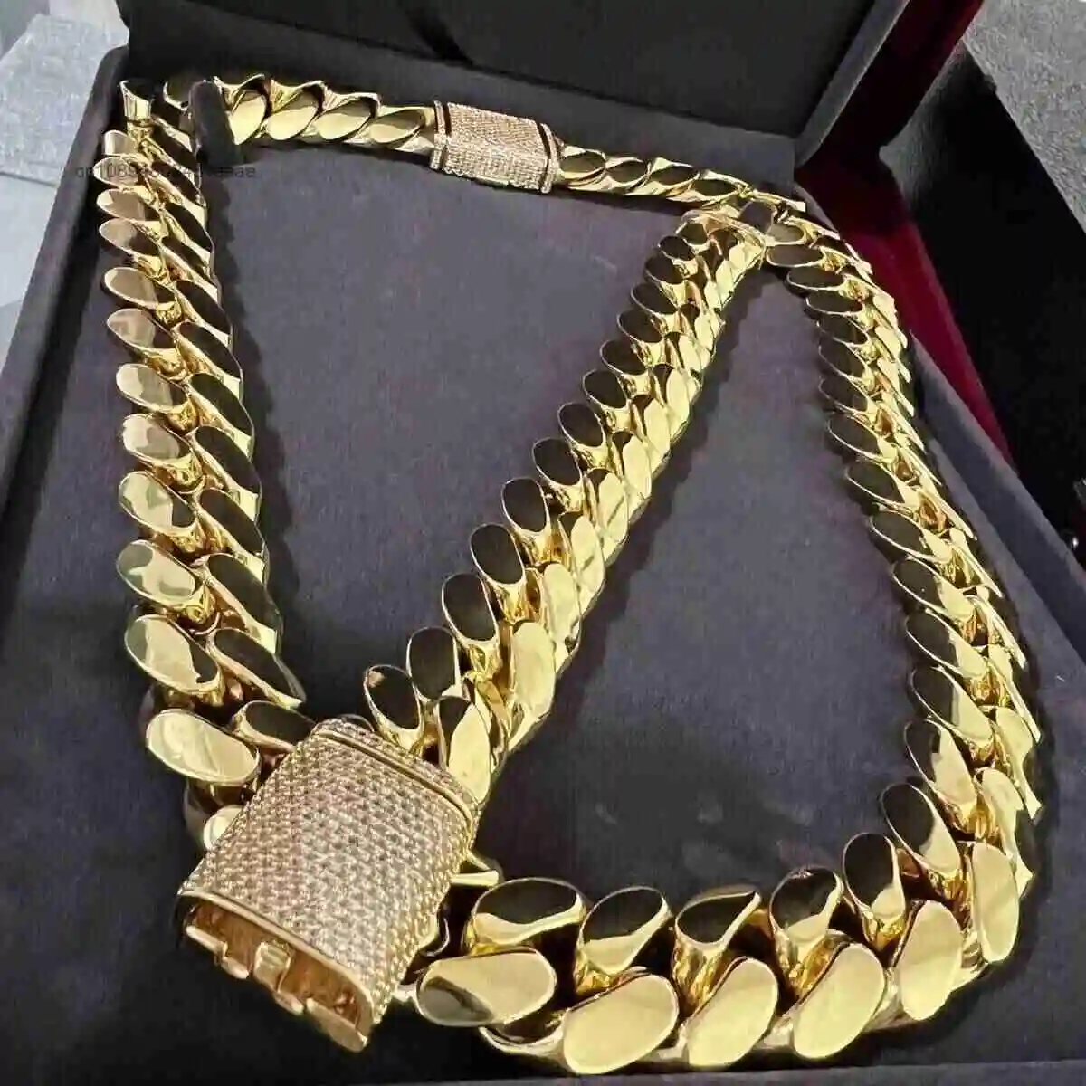 Real Moissanite Diamond 14k Yellow Gold Plated Necklace for Men 14mm x 28",24",22",20"18"16" Miami LINK Cuban Chain
Real Moissanite Diamond 14k Yellow Gold Plated Necklace for Men 14mm x 28",24",22",20"18"16" Miami LINK Cuban Chain