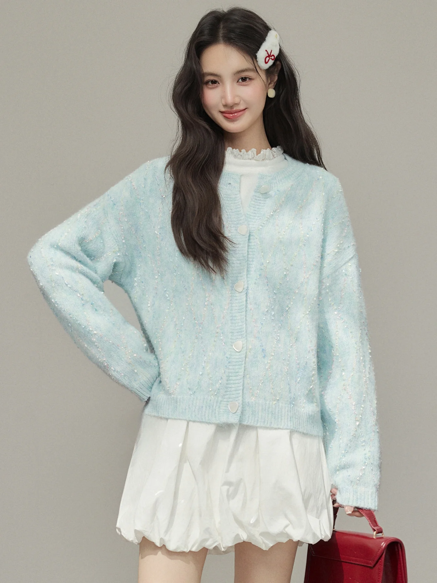 Новый уникальный красивый вязаный свитер-жакет Miu Loose Top Sweet Sle для женщин, коллекция Summer Harvest Soft Breeze Blue, осень-зима
Новый уникальный красивый вязаный свитер-жакет Miu Loose Top Sweet Sle для женщин, коллекция Summer Harvest Soft Breeze Blue, осень-зима