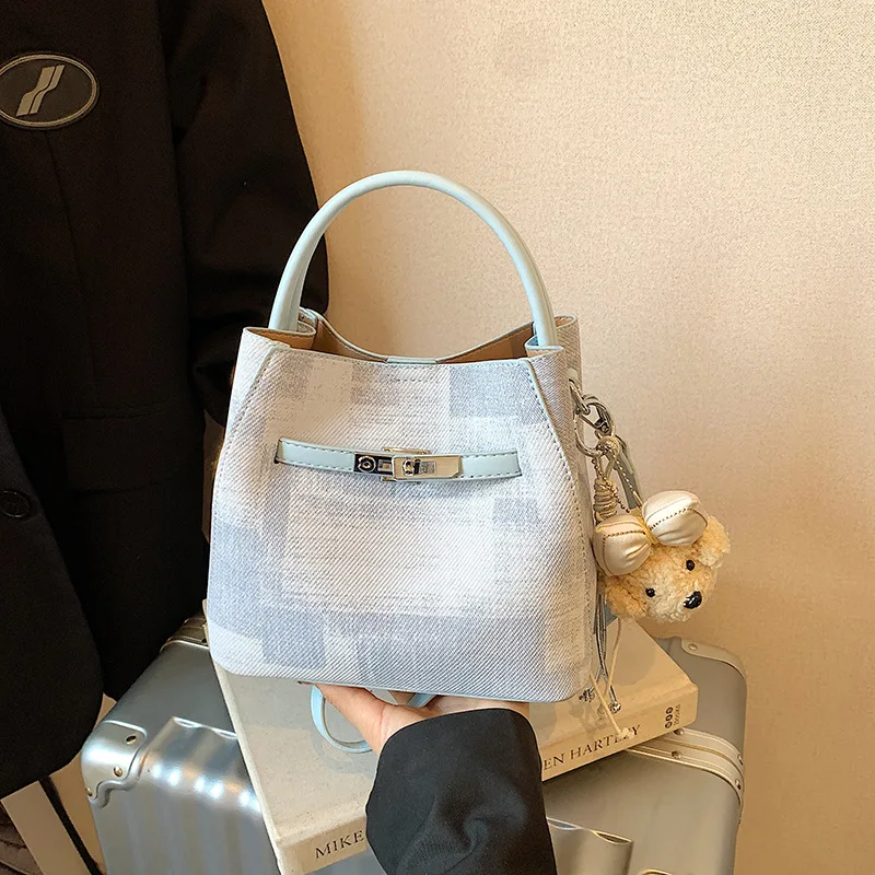 Korean-style Chic Bucket Bag New Fashion Trend Niche Design Single Shoulder or Crossbody Casual Everyday Stylish Women's Bag
Korean-style Chic Bucket Bag New Fashion Trend Niche Design Single Shoulder or Crossbody Casual Everyday Stylish Women's Bag