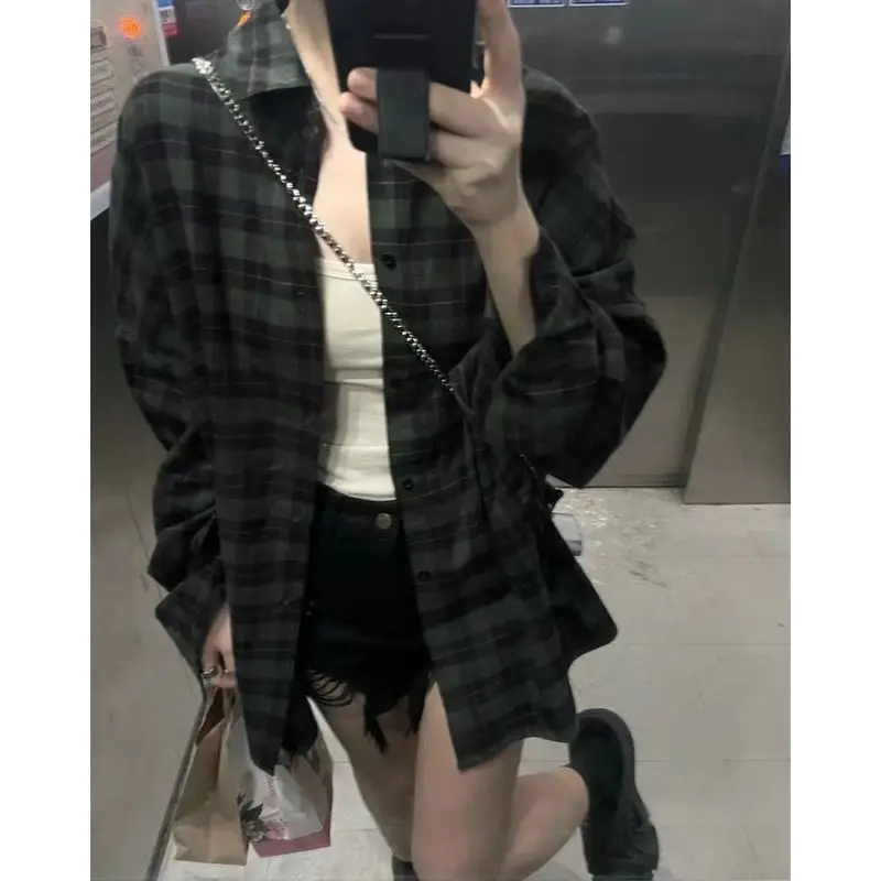 Fashion Lapel Button Pockets Casual Plaid Shirts Female Clothing 2025 Spring New Loose All-match Tops Preppy Style Blouses
Fashion Lapel Button Pockets Casual Plaid Shirts Female Clothing 2025 Spring New Loose All-match Tops Preppy Style Blouses