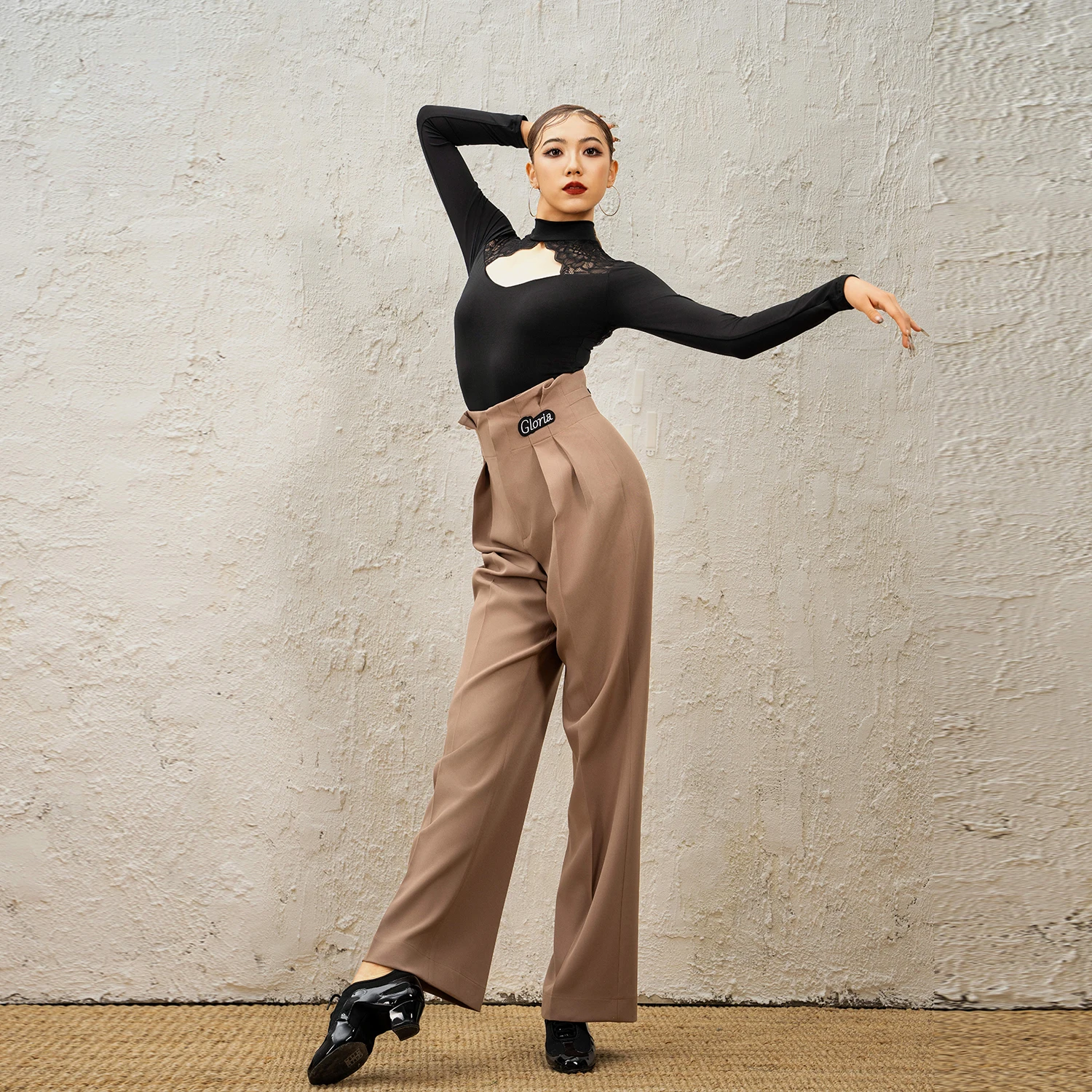 New Latin dance costume sexy lace long sleeved top+high waist slimming straight leg pants set modern dancing performance outfit
New Latin dance costume sexy lace long sleeved top+high waist slimming straight leg pants set modern dancing performance outfit