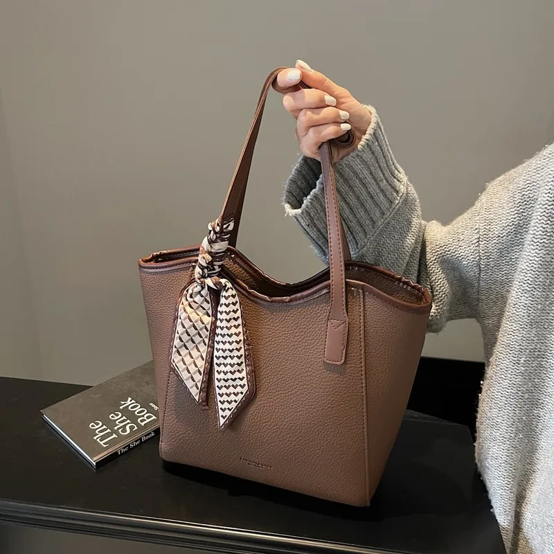 Minimalist Shoulder Bag Women Large Tote Vintage Handbag Casual Purse High Quality Crossbody Bag Fashionable Spacious Work Bag
Minimalist Shoulder Bag Women Large Tote Vintage Handbag Casual Purse High Quality Crossbody Bag Fashionable Spacious Work Bag