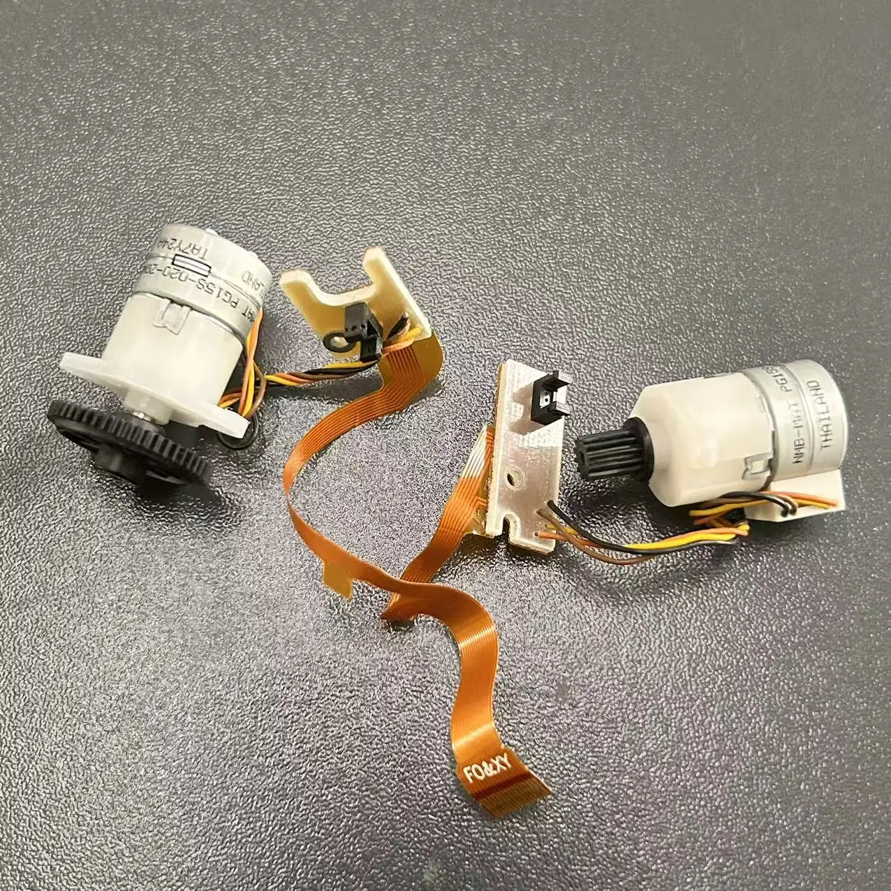 Original Fujikura FSM-70S FSM-80S 70S+ 19S 61S 62C 62S Fiber optic fusion splicer X-axis and Y-axis Motor Assembl
Original Fujikura FSM-70S FSM-80S 70S+ 19S 61S 62C 62S Fiber optic fusion splicer X-axis and Y-axis Motor Assembl