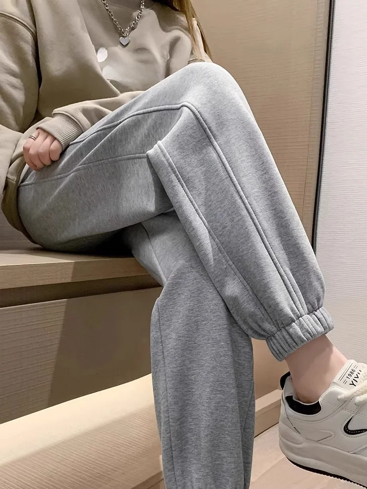Women's Thickened Fleece Lined Loose Fit Trousers High Waist Wide Leg Pants Korean Style Commute Fashion Autumn Winter Wear
Women's Thickened Fleece Lined Loose Fit Trousers High Waist Wide Leg Pants Korean Style Commute Fashion Autumn Winter Wear