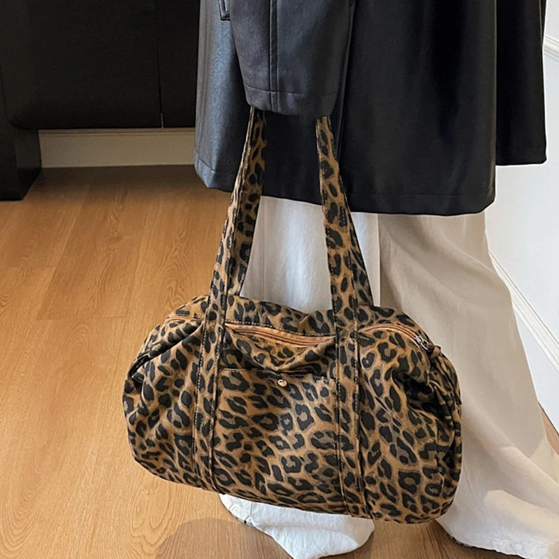 Korean Style Leopard Print Shoulder Bag Large Capacity Casual Lightweight Tote Handbag With Zipper Commuter Travel Daily Bag
Korean Style Leopard Print Shoulder Bag Large Capacity Casual Lightweight Tote Handbag With Zipper Commuter Travel Daily Bag