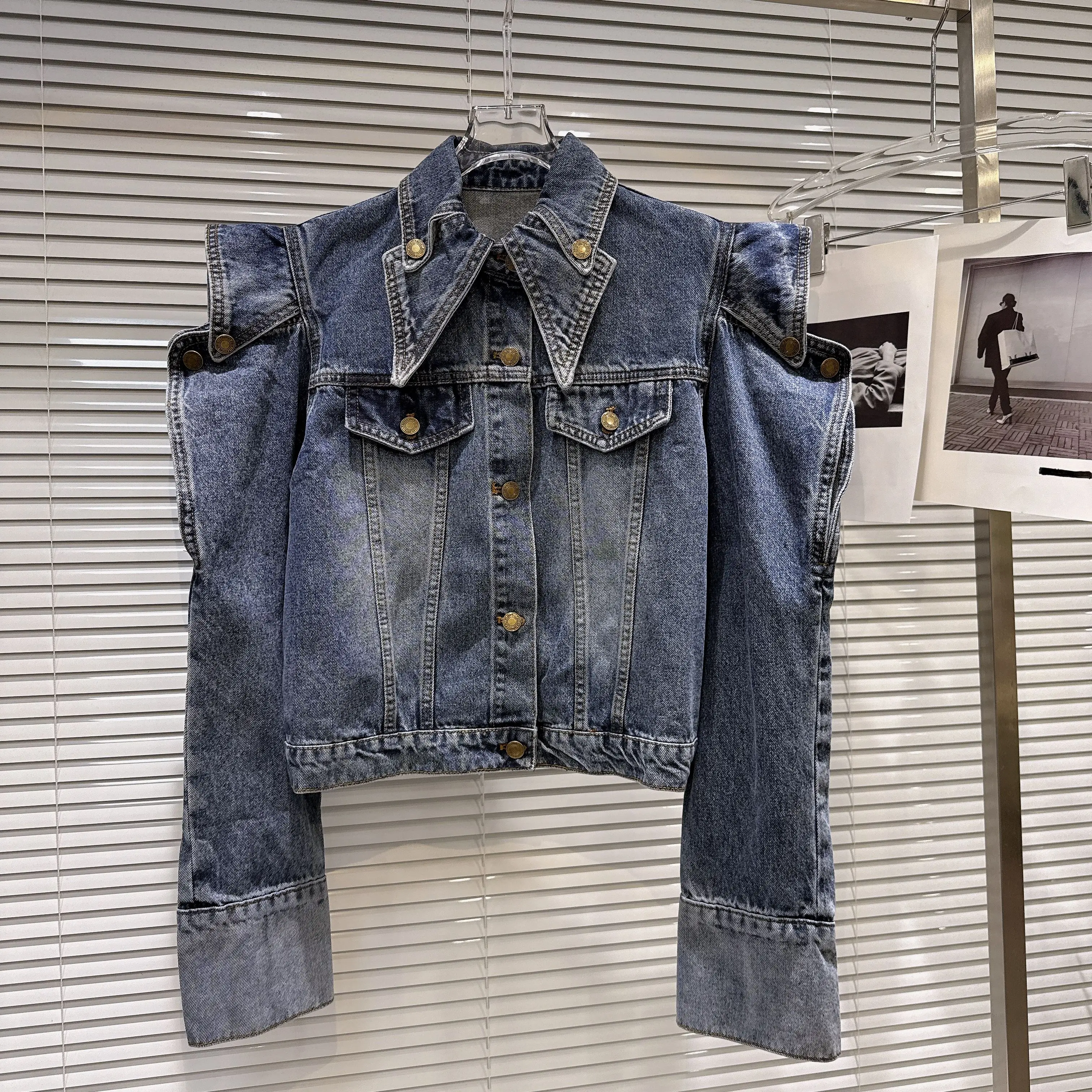 2025 Autumn New Sweet Cool Spicy Girl Small Lapel Off-Shoulder Patchwork Design Washed Denim Short Jacket Coat for Women
2025 Autumn New Sweet Cool Spicy Girl Small Lapel Off-Shoulder Patchwork Design Washed Denim Short Jacket Coat for Women
