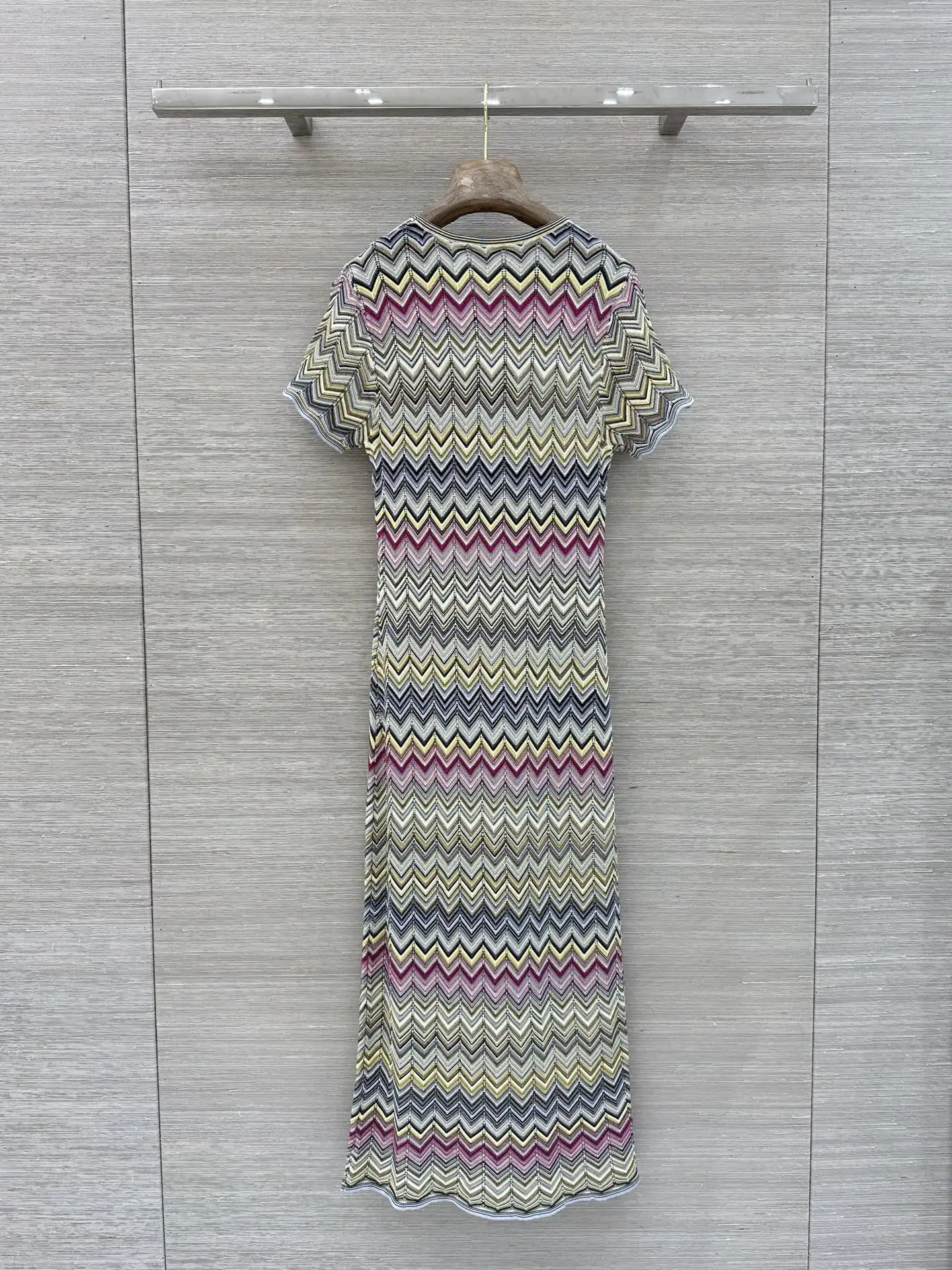 Wave Striped Women Slim Robe 2026 Summer O-Neck Short Sleeve Straight Casual Knitted Long Dress
Wave Striped Women Slim Robe 2026 Summer O-Neck Short Sleeve Straight Casual Knitted Long Dress