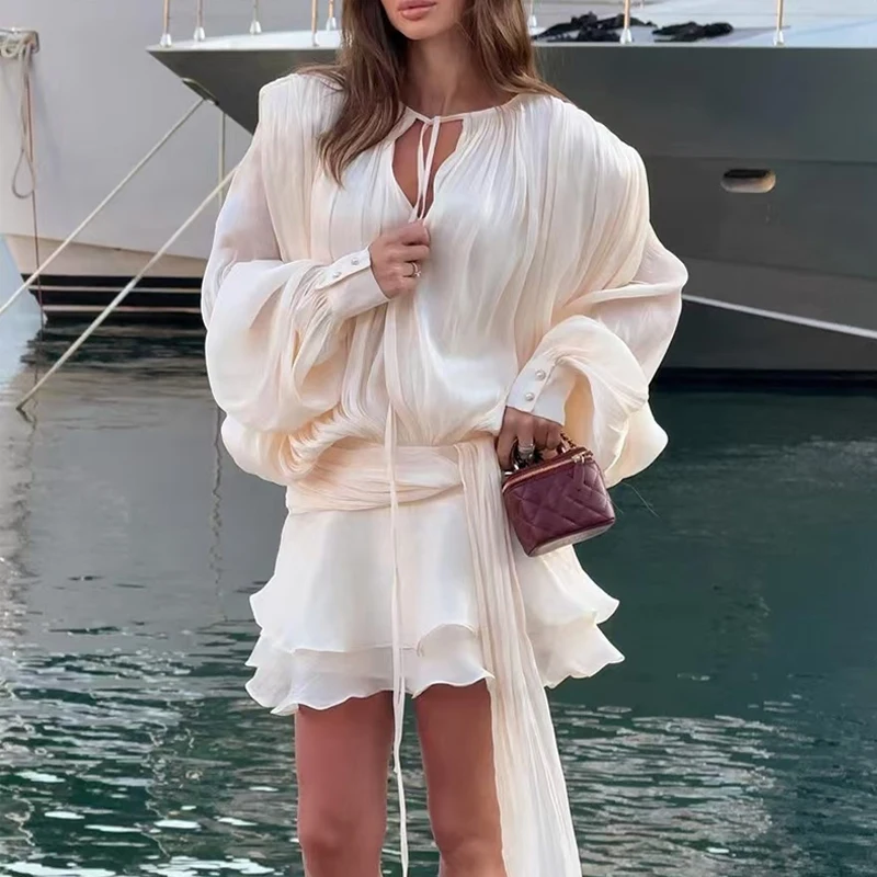 Hollow Out Pleat Ribbon Dress Women Lace Up V-Neck Puff Sleeves Short Puffy Dresses Solid Color Elegant Loose Long Sleeve Dress
Hollow Out Pleat Ribbon Dress Women Lace Up V-Neck Puff Sleeves Short Puffy Dresses Solid Color Elegant Loose Long Sleeve Dress