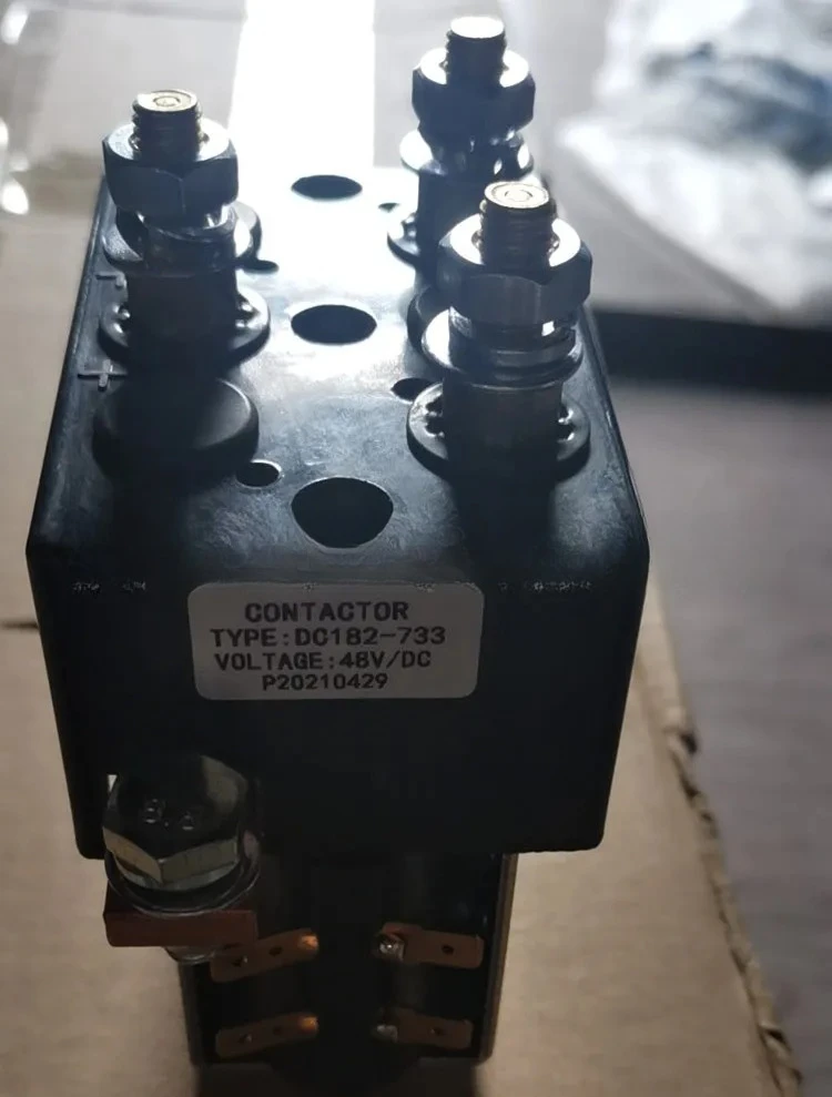 0009763547/DC182B-733 48V200A Commutation LINDE Walking Commutation Contactor
0009763547/DC182B-733 48V200A Commutation LINDE Walking Commutation Contactor