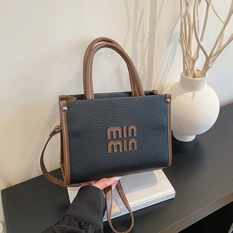 High-End Minimalist Diaper Bag Unique Business Stylish Clutch Luxury Leather Retro Crossbody Purse Women Elegant Classic
High-End Minimalist Diaper Bag Unique Business Stylish Clutch Luxury Leather Retro Crossbody Purse Women Elegant Classic