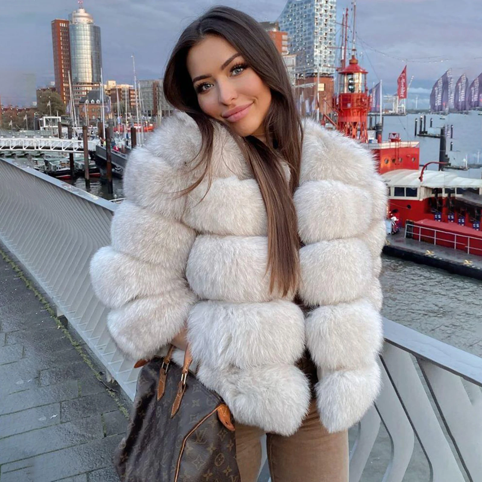 New Fashionable Women Autumn Winter Imitation Fox Fur Faux Coat Women's Short Long Sleeve Fur Artificial Coat Haircoat Outerwear
New Fashionable Women Autumn Winter Imitation Fox Fur Faux Coat Women's Short Long Sleeve Fur Artificial Coat Haircoat Outerwear