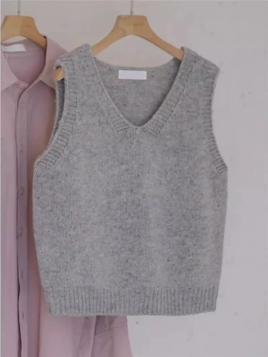 Puyuan Bear Cashmere V-Neck Grey Knitted Sweater Vest Women Spring Autumn New Sleeveless Layering Outerwear Vest
Puyuan Bear Cashmere V-Neck Grey Knitted Sweater Vest Women Spring Autumn New Sleeveless Layering Outerwear Vest