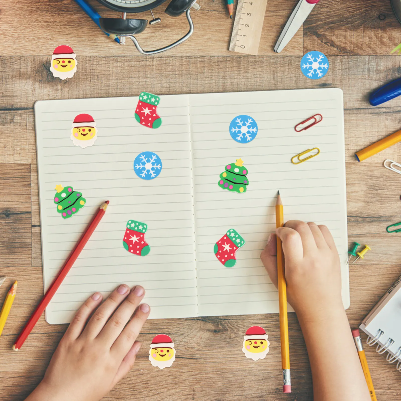 Набор из 60 ластиков в форме Санты для Рождества, подарочный, резиновые канцелярские принадлежности, школьные принадлежности, креативный мультяшный дизайн, безопасный, удобный захват
Набор из 60 ластиков в форме Санты для Рождества, подарочный, резиновые канцелярские принадлежности, школьные принадлежности, креативный мультяшный дизайн, безопасный, удобный захват