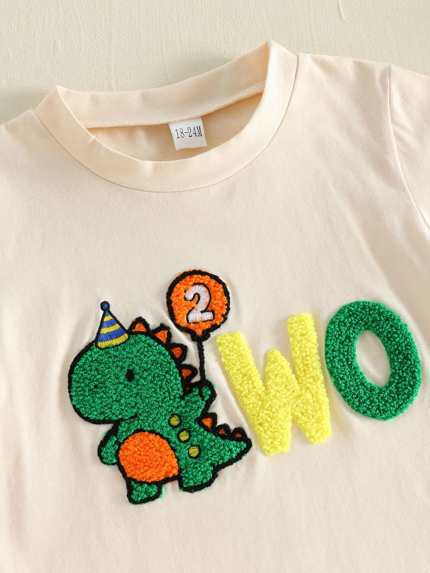Toddler Boy Birthday Set Cute Dino Print Tee with Elastic Waist Shorts Short Sleeve Summer Outfit for Baby Boy s Celebration
Toddler Boy Birthday Set Cute Dino Print Tee with Elastic Waist Shorts Short Sleeve Summer Outfit for Baby Boy s Celebration