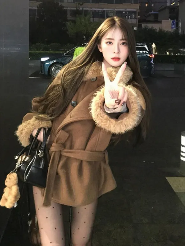 Зимнее утепленное шерстяное пальто женское, модное, в стиле ретро, с поясом, длинный рукав, корейская версия, приталенное
Зимнее утепленное шерстяное пальто женское, модное, в стиле ретро, с поясом, длинный рукав, корейская версия, приталенное