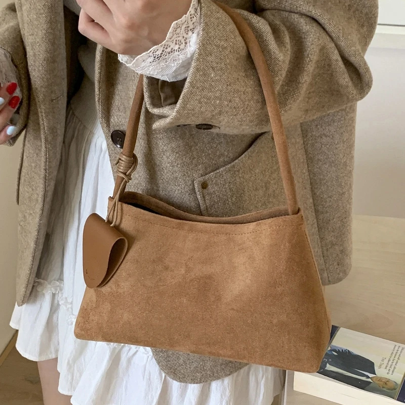 Маленькая женская сумка в стиле ретро, новинка 2023 года, универсальная сумка на одно плечо, подмышки, изысканная ручная маленькая сумка, удобная без использования 
Маленькая женская сумка в стиле ретро, новинка 2023 года, универсальная сумка на одно плечо, подмышки, изысканная ручная маленькая сумка, удобная без использования