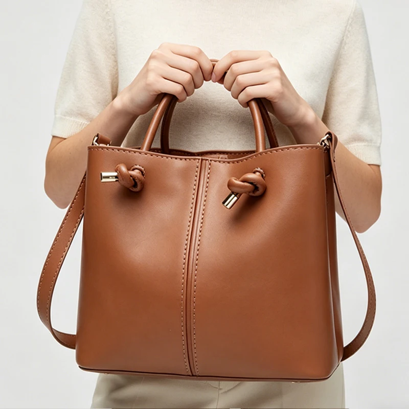 Fashion Simple Pu Solid Color Handbag Women Large Capacity Bucket Bag Casual Shoulder Crossbody Bags Urban Minimalist Tote Bag
Fashion Simple Pu Solid Color Handbag Women Large Capacity Bucket Bag Casual Shoulder Crossbody Bags Urban Minimalist Tote Bag