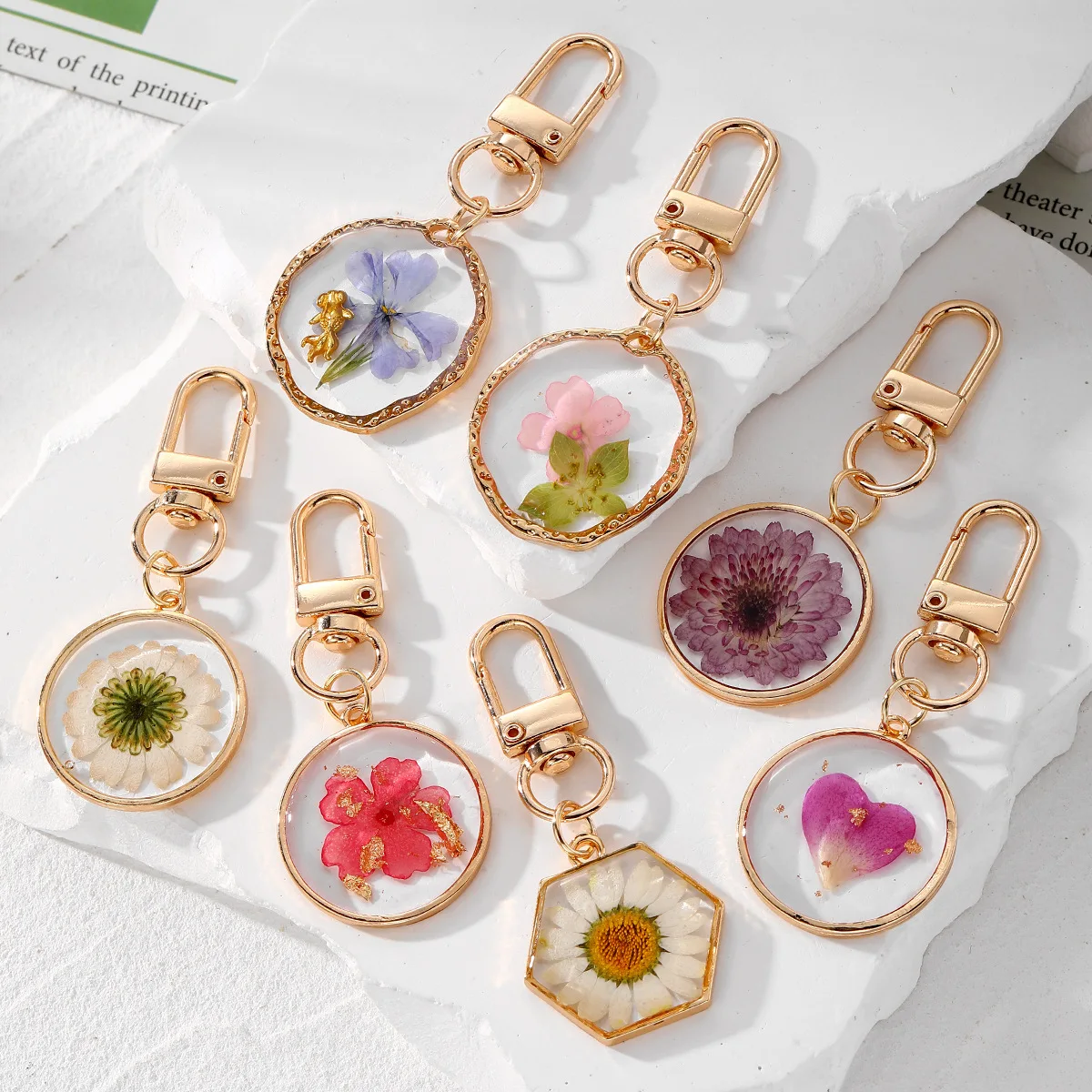 7Pcs Daisy Resin Keychain Handcrafted Preserved Flowers Decorations for Bag Charms Accessories
7Pcs Daisy Resin Keychain Handcrafted Preserved Flowers Decorations for Bag Charms Accessories