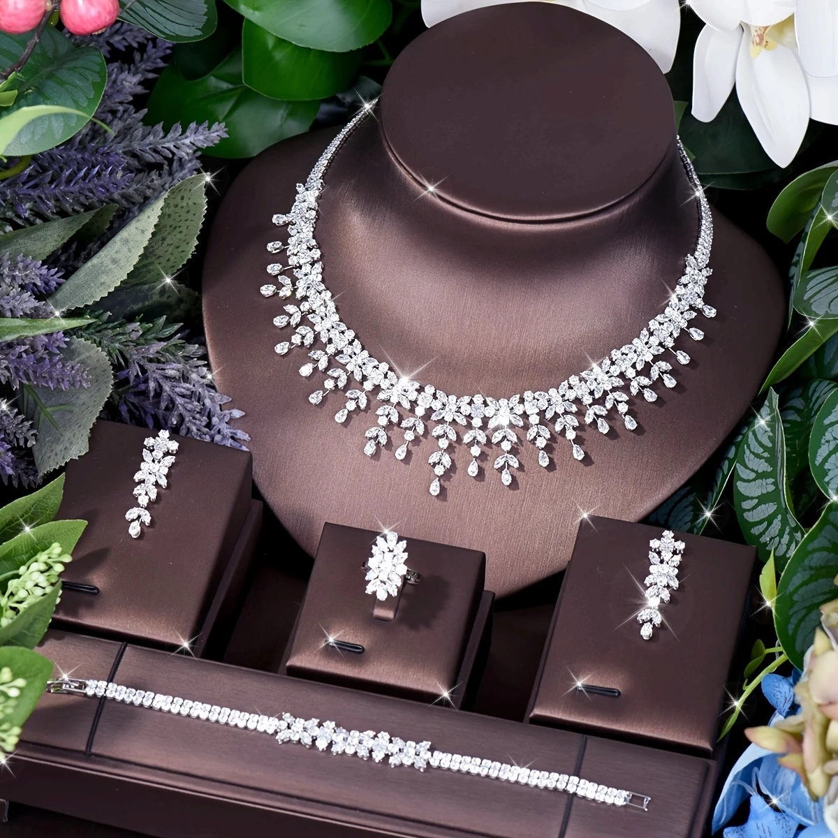 Latest Bridal Wedding Jewelry Sets High Quality Leaf Round Design Women Anniversary 4pc Necklace and Earring Sets S-346
Latest Bridal Wedding Jewelry Sets High Quality Leaf Round Design Women Anniversary 4pc Necklace and Earring Sets S-346