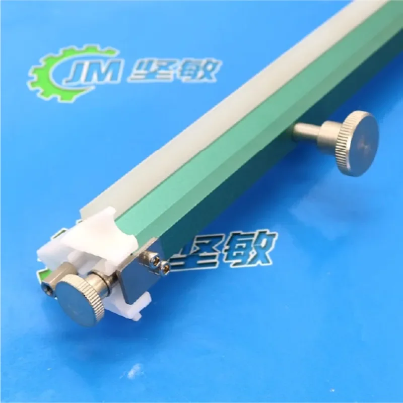 Горячая распродажа 2025 года. Применимые аксессуары для печатных машин. Резиновый скребок YGP 3S YCP10. Скребок YSP KHT-M71B0-40.
Горячая распродажа 2025 года. Применимые аксессуары для печатных машин. Резиновый скребок YGP 3S YCP10. Скребок YSP KHT-M71B0-40.