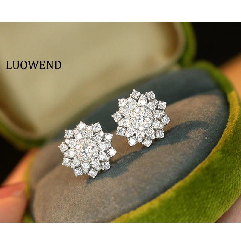 LUOWEND 100% 18K White Gold Earrings Romantic Flower Shape 0.86carat Real Natural Diamond Stud Earrings for Women Fine Jewelry
LUOWEND 100% 18K White Gold Earrings Romantic Flower Shape 0.86carat Real Natural Diamond Stud Earrings for Women Fine Jewelry