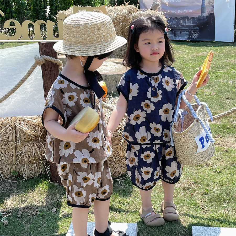 Children Clothing Set 2023 Summer New Cotton and Linen Flowers Printed Boys' Suit Top+Bloomers Girl's Two-piece Suit
Children Clothing Set 2023 Summer New Cotton and Linen Flowers Printed Boys' Suit Top+Bloomers Girl's Two-piece Suit