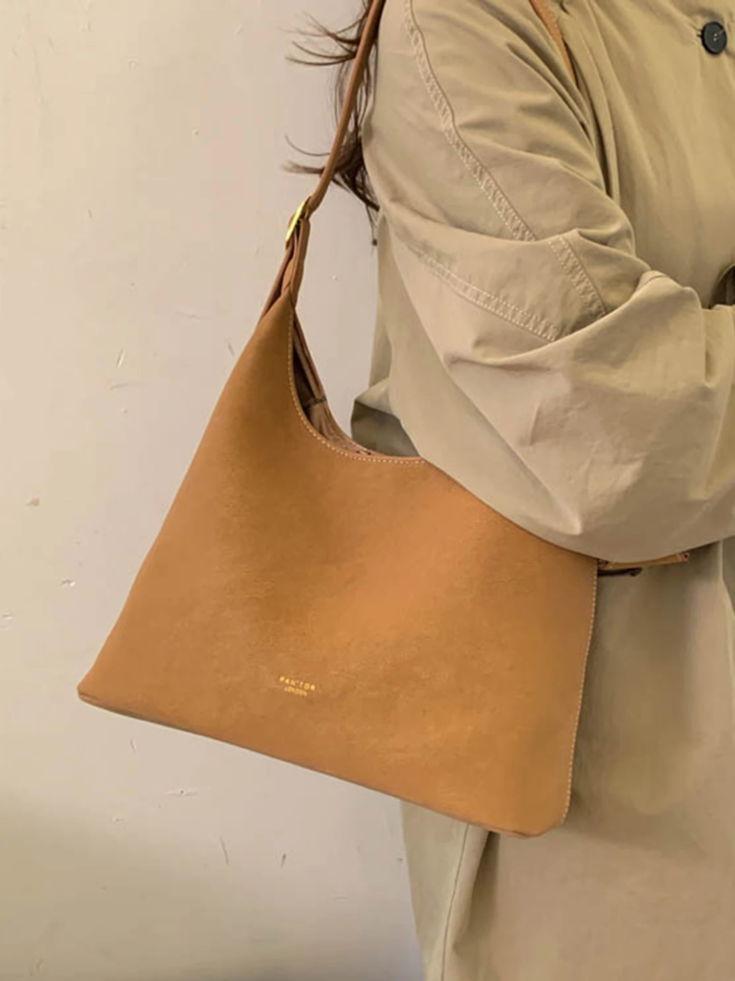 Большая вместительная повседневная женская сумка через плечо в стиле ретро, осень-зима 2025, новая модная сумка для города, мягкая кожа
Большая вместительная повседневная женская сумка через плечо в стиле ретро, осень-зима 2025, новая модная сумка для города, мягкая кожа