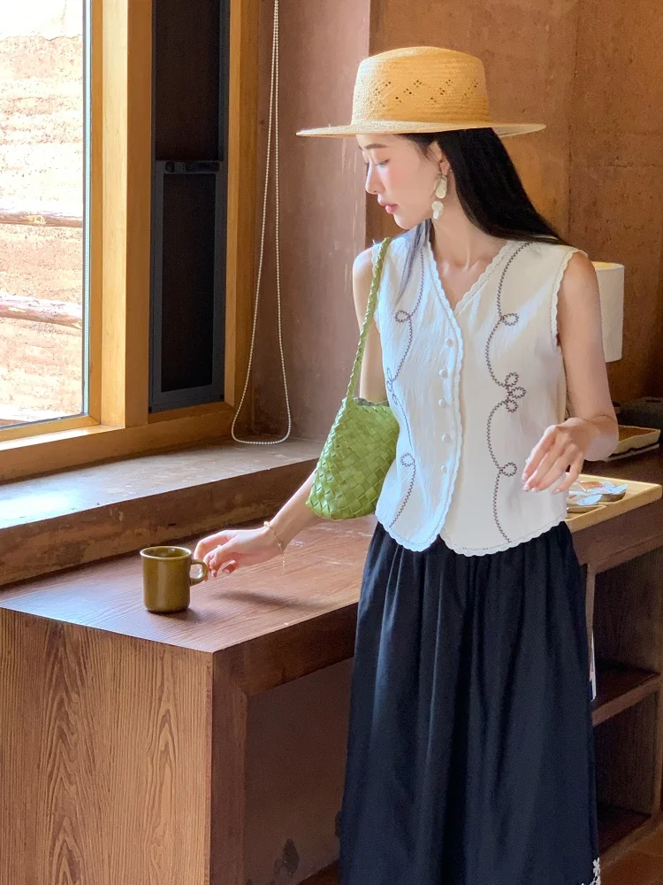 White Embroidered Cotton Vest Women's Summer New Style Lyocell Petal Slimming Versatile Vest Fashionable Ladies' Jacket
White Embroidered Cotton Vest Women's Summer New Style Lyocell Petal Slimming Versatile Vest Fashionable Ladies' Jacket