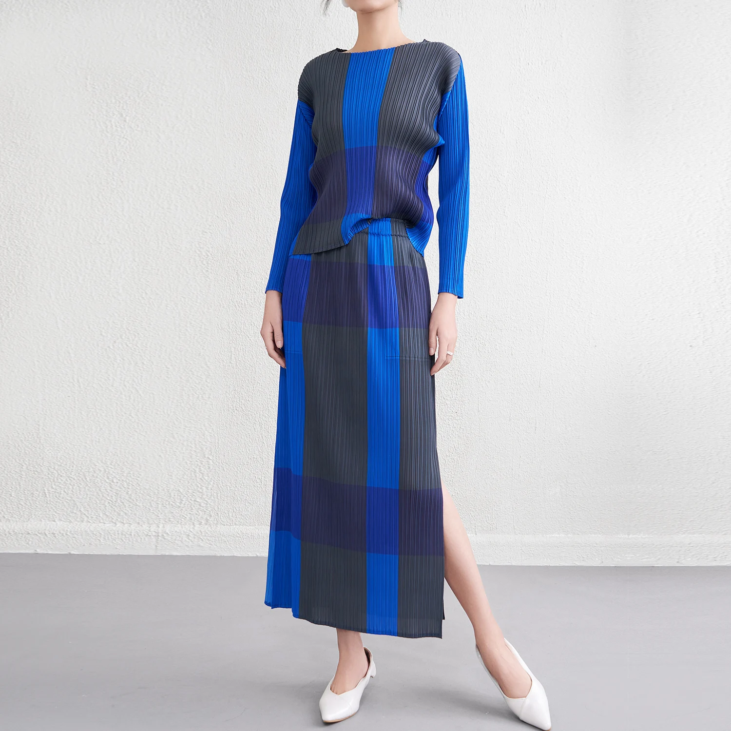 2025 New Miyake Pleated Series Women's Long-Sleeve Shirt And Straight Pleated Skirt Two-Piece Set
2025 New Miyake Pleated Series Women's Long-Sleeve Shirt And Straight Pleated Skirt Two-Piece Set