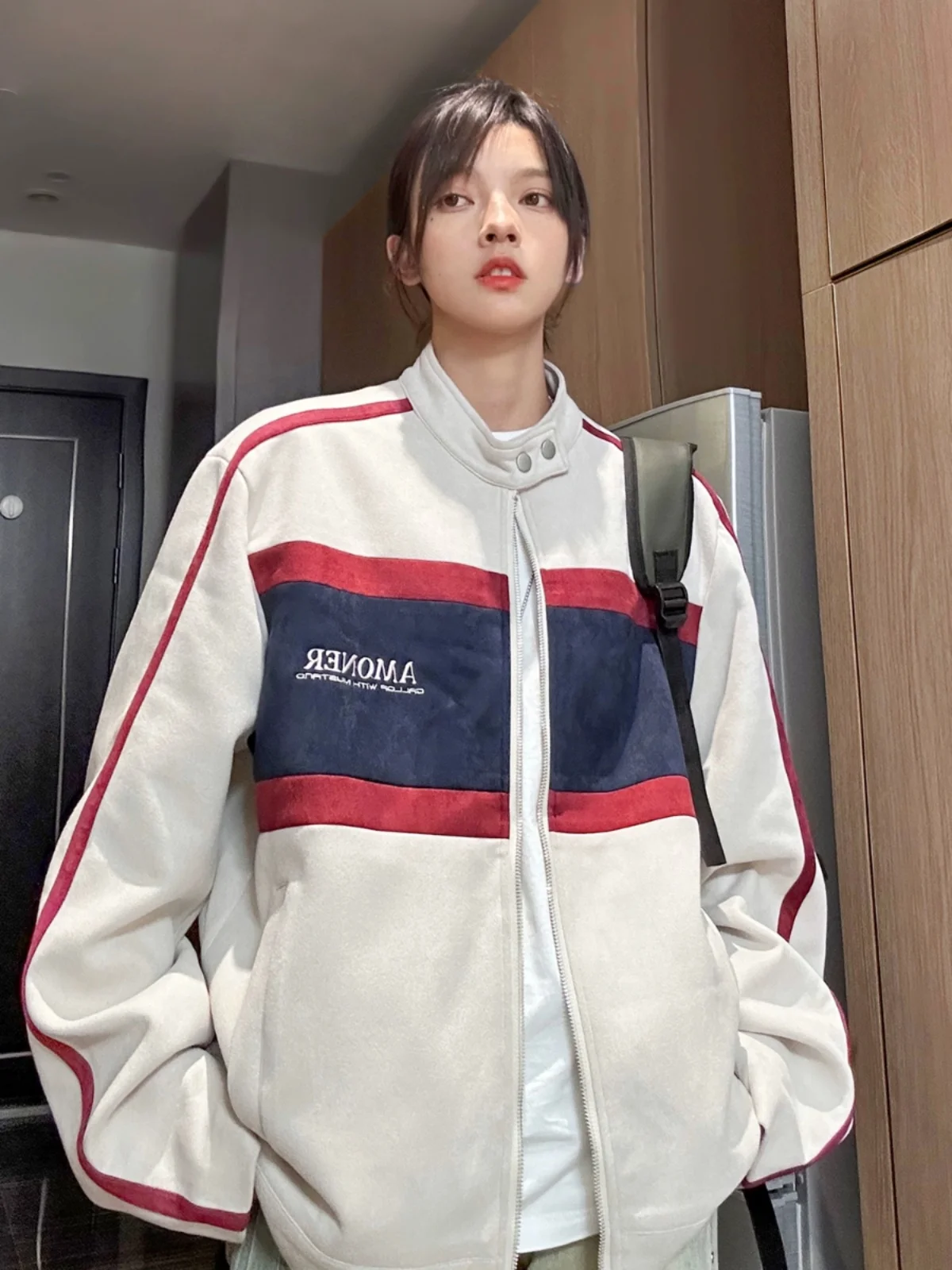 Мужская замшевая куртка в американском ретро-стиле для мотоциклистов, весна-осень, с цветными вставками, воротником-стойкой, парная одежда, длинный рукав
Мужская замшевая куртка в американском ретро-стиле для мотоциклистов, весна-осень, с цветными вставками, воротником-стойкой, парная одежда, длинный рукав