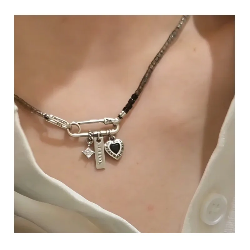 "Cool Heart Lock" Love Pin Imitation Black Crystal Beaded Necklace Personality Cool Sweet Cool Wind Diamond Neck Chain Accessori
"Cool Heart Lock" Love Pin Imitation Black Crystal Beaded Necklace Personality Cool Sweet Cool Wind Diamond Neck Chain Accessori