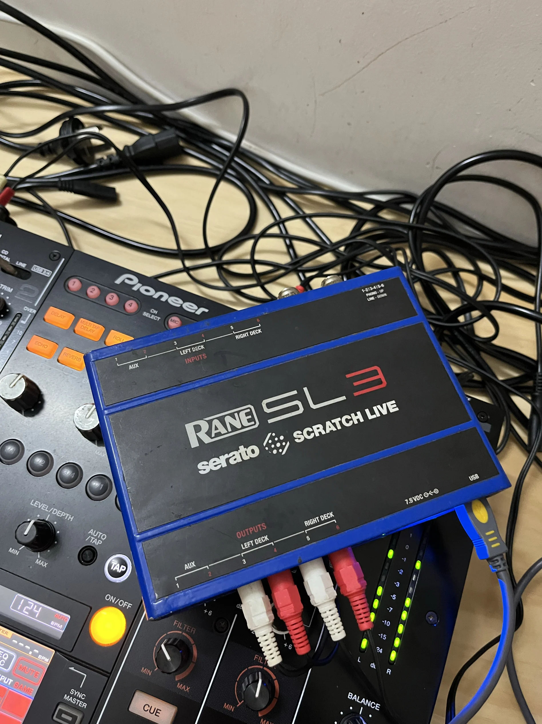 Звуковая карта Ryan RANE SL3 DJ, звуковая карта диска, программное обеспечение Serato DJ, хороший звук
Звуковая карта Ryan RANE SL3 DJ, звуковая карта диска, программное обеспечение Serato DJ, хороший звук