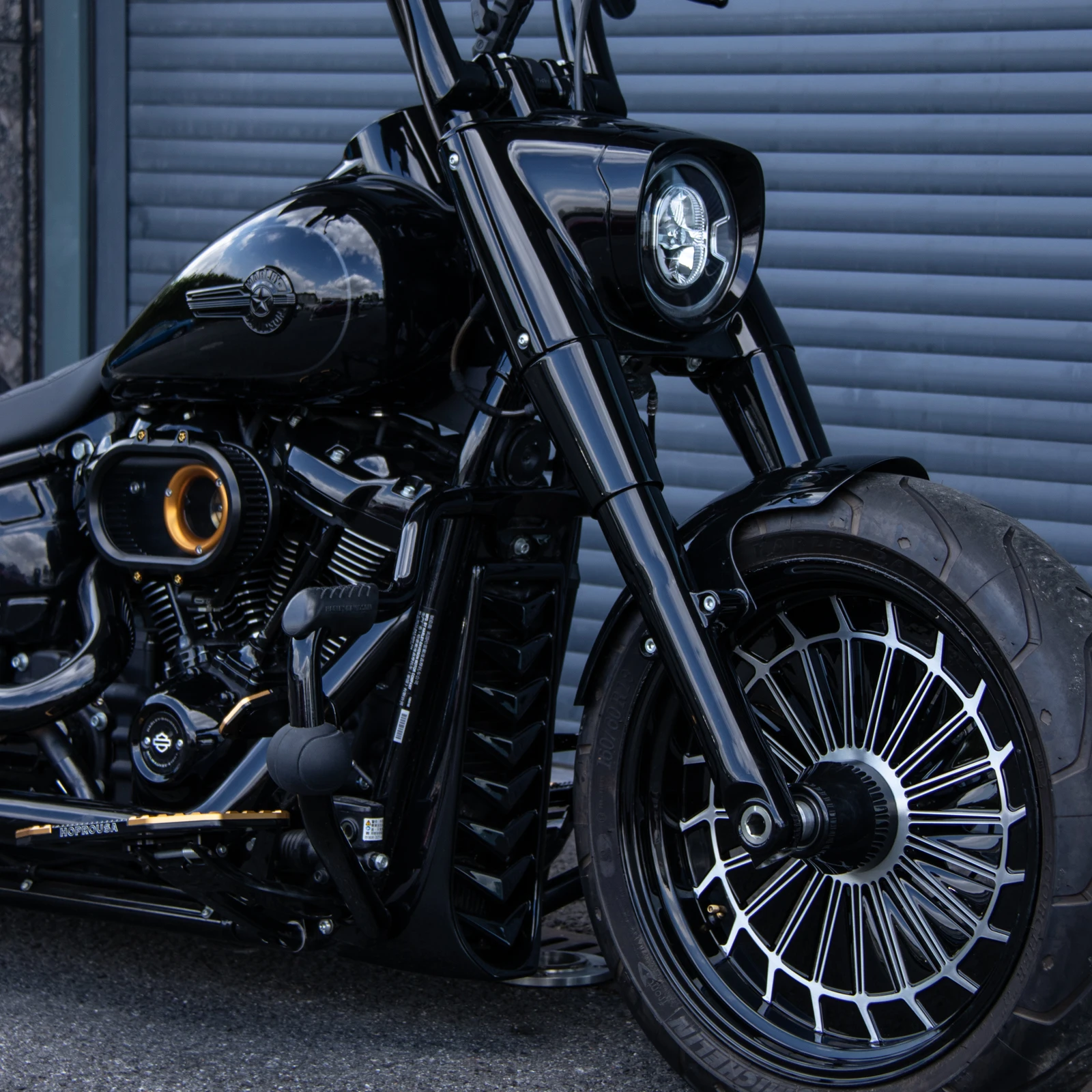 STLF 18 Inch Gloss Black Fender Front Short Motorcycle Wheels Rims Metal Fenders for '18-later Haley Softail Fat Boy
STLF 18 Inch Gloss Black Fender Front Short Motorcycle Wheels Rims Metal Fenders for '18-later Haley Softail Fat Boy