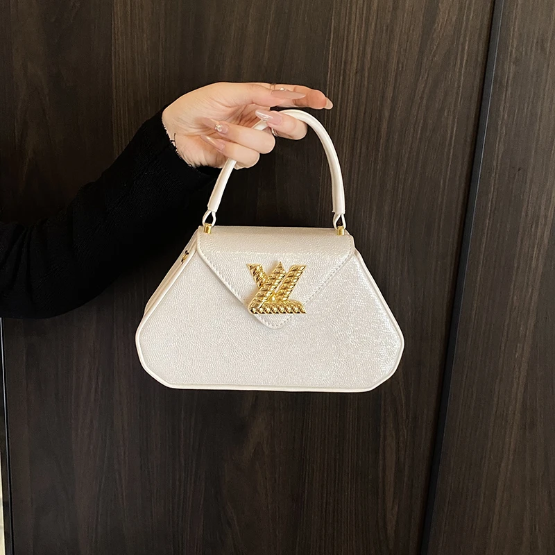 Luxury Brand Women's Handbag In Leather, Shoulder And Crossbody Bag, Popular Classic By Famous Designer Elegant
Luxury Brand Women's Handbag In Leather, Shoulder And Crossbody Bag, Popular Classic By Famous Designer Elegant