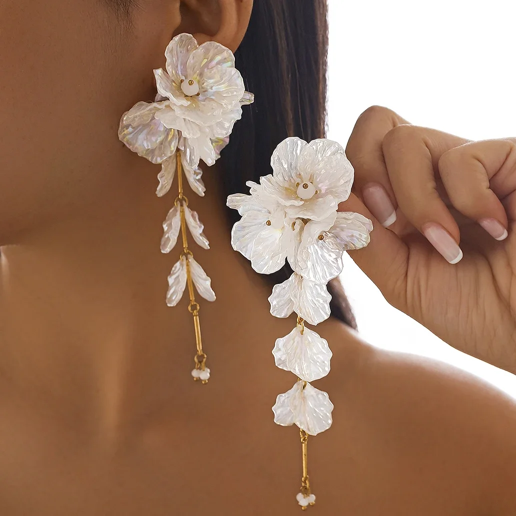 New Elegant White Petal Flower Drop Earrings Women Kpop Hanging Piercing Earring Aesthetic Wed Bridal Jewelry Accessories
New Elegant White Petal Flower Drop Earrings Women Kpop Hanging Piercing Earring Aesthetic Wed Bridal Jewelry Accessories