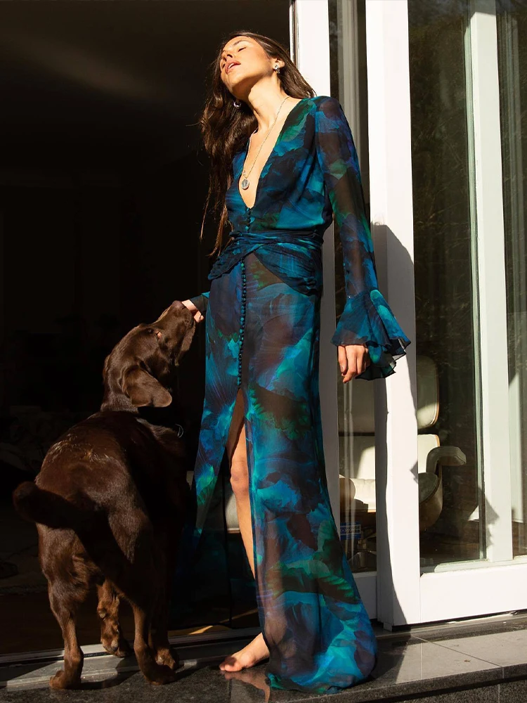 Retro Blue Print Long Sleeve Sexy Deep V Neck Chiffon Beach Dress 2024 Summer Women High Split Party Maxi Dresses A2833
Retro Blue Print Long Sleeve Sexy Deep V Neck Chiffon Beach Dress 2024 Summer Women High Split Party Maxi Dresses A2833