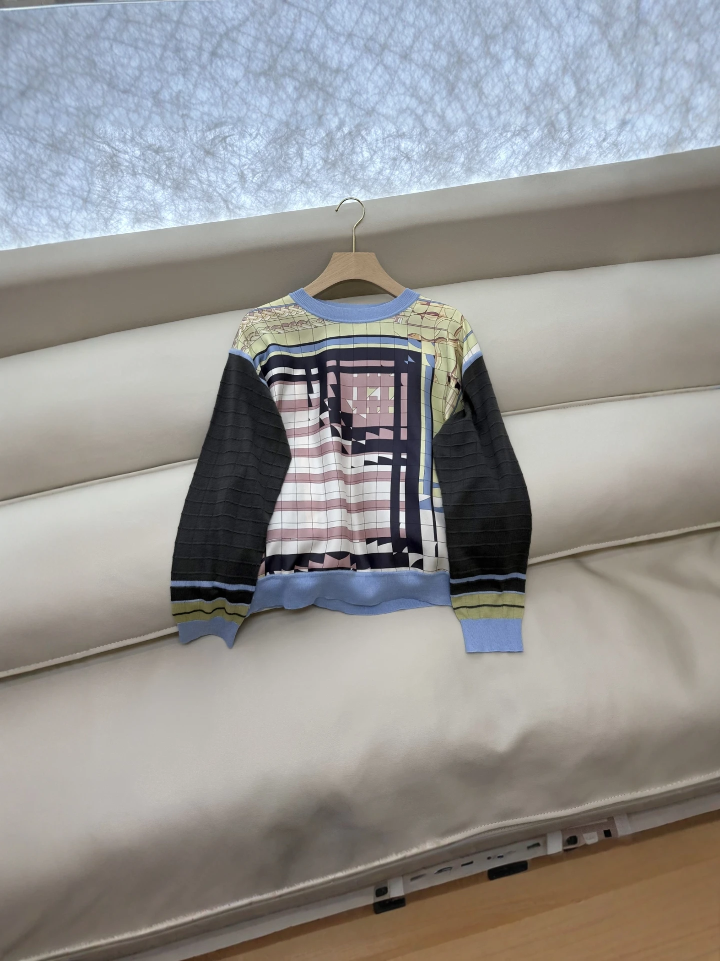 Silk Printed Pattern Splicing Wool Knitted Long Sve round Ne Pullover for Women Soft Comfortable Vintage Sle Loose Fit
Silk Printed Pattern Splicing Wool Knitted Long Sve round Ne Pullover for Women Soft Comfortable Vintage Sle Loose Fit