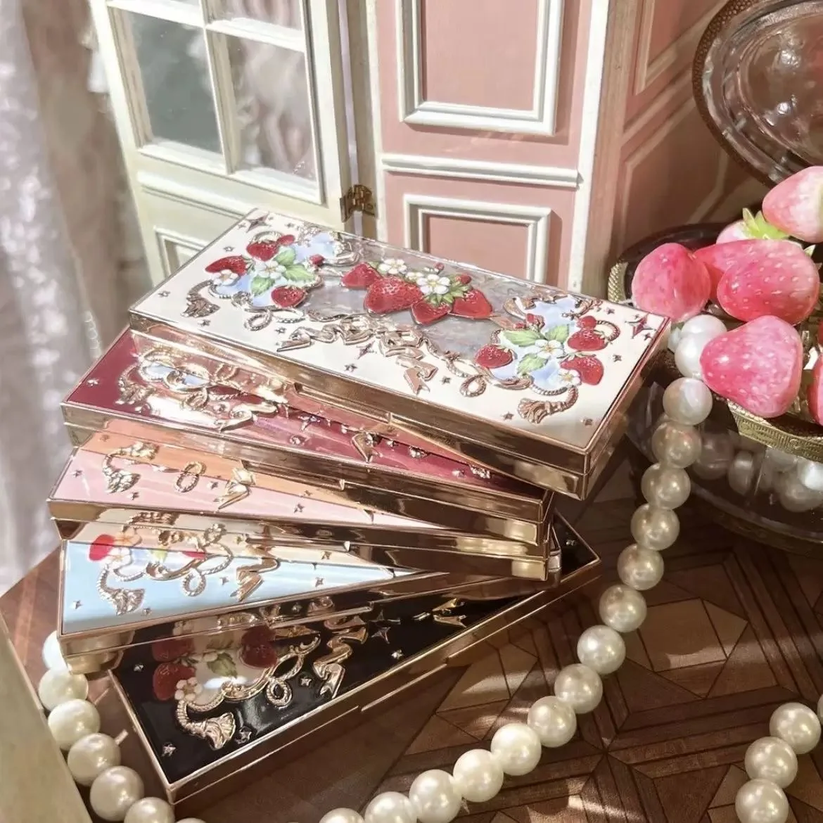 Flower Knows Strawberry Rococo 5-Color Eyeshadow Palette Matte & Shimmer Potato Mud Texture Long-Lasting Eye Makeup
Flower Knows Strawberry Rococo 5-Color Eyeshadow Palette Matte & Shimmer Potato Mud Texture Long-Lasting Eye Makeup